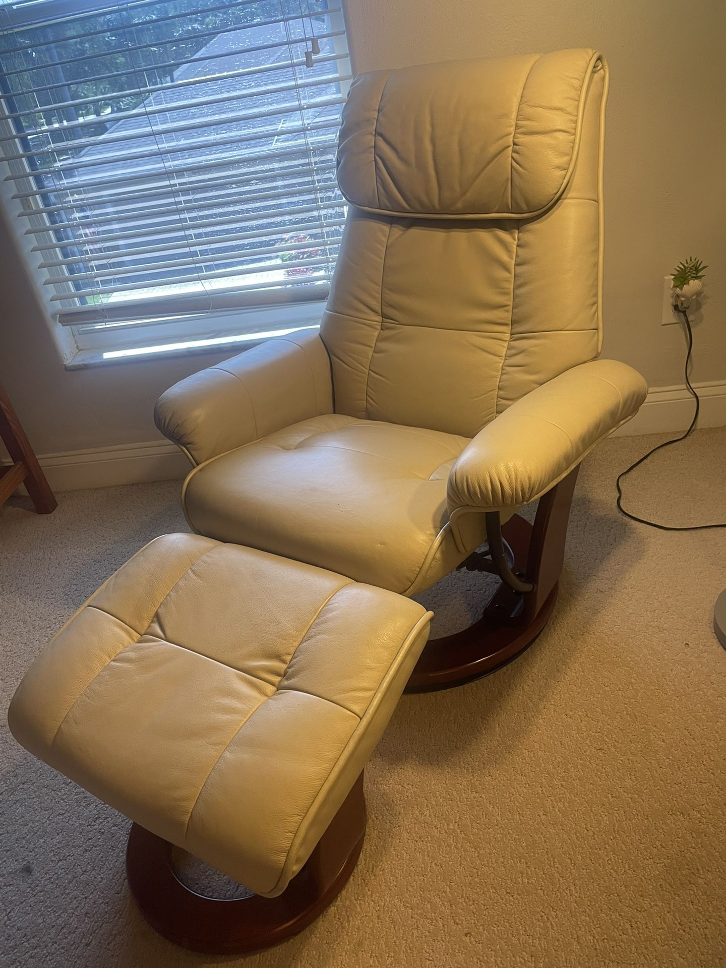 Reclining chair 