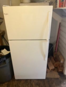 Whirlpool Top-Freezer Refrigerator White