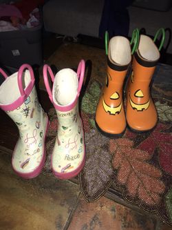 Girl and boys rain boots size 6 and 8