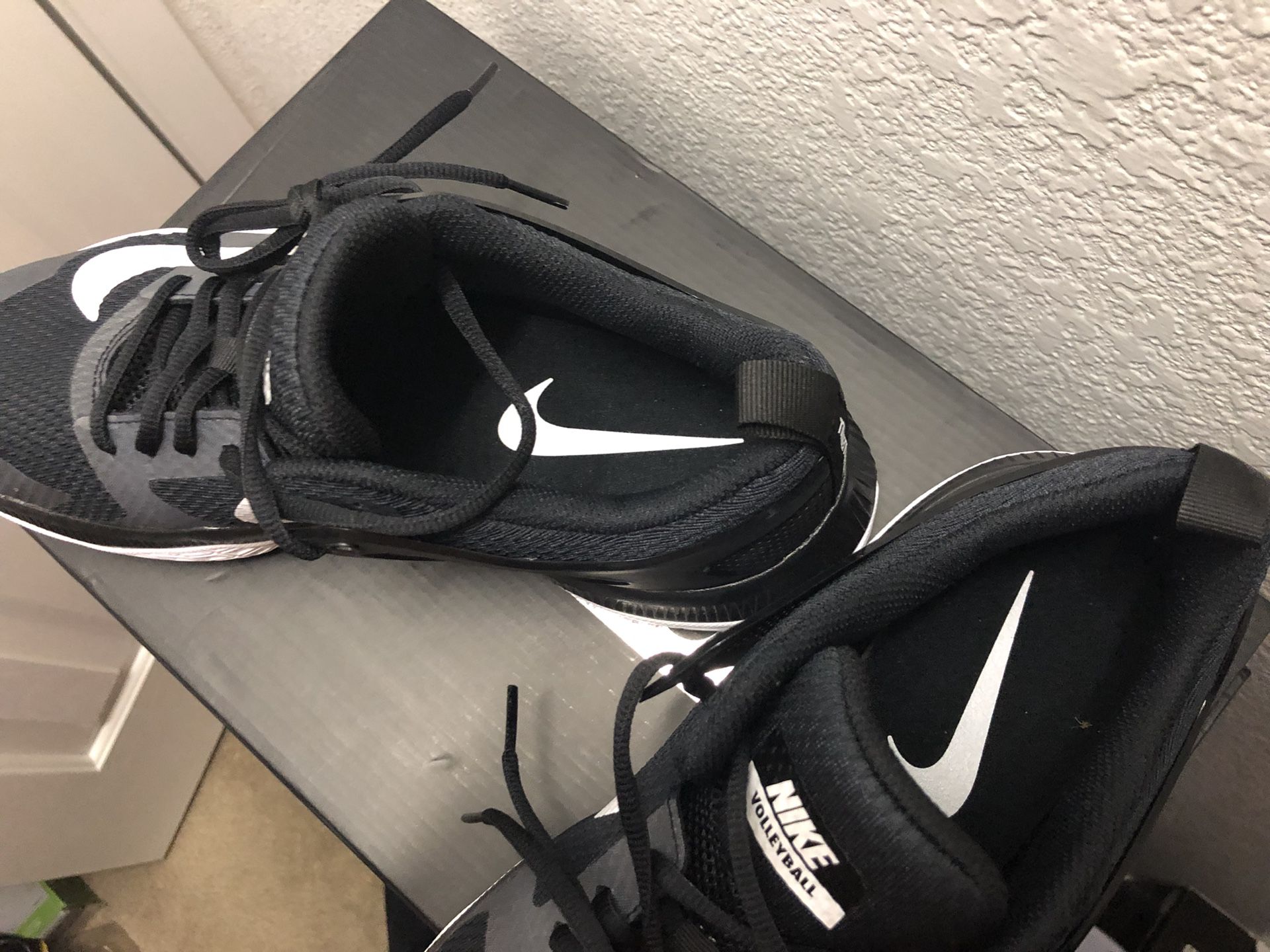 NIKE Womens Nike Air HyperAce Volleyball Shoes Size 11.5 Black 902367-001 for Sale in Lancaster, TX - OfferUp