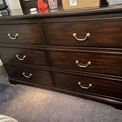 Dresser With Mirror 