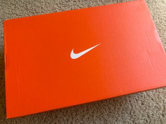 Soccer shoes