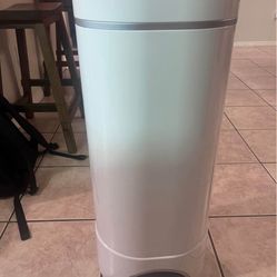 Munchkin diaper Pail With Trash Bags 