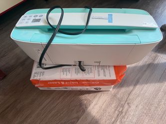 HP printer with 2 packs of printer paper