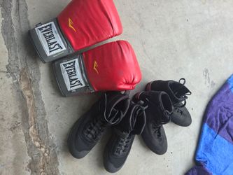 Everlast 16oz Boxing Gloves Red and shoes