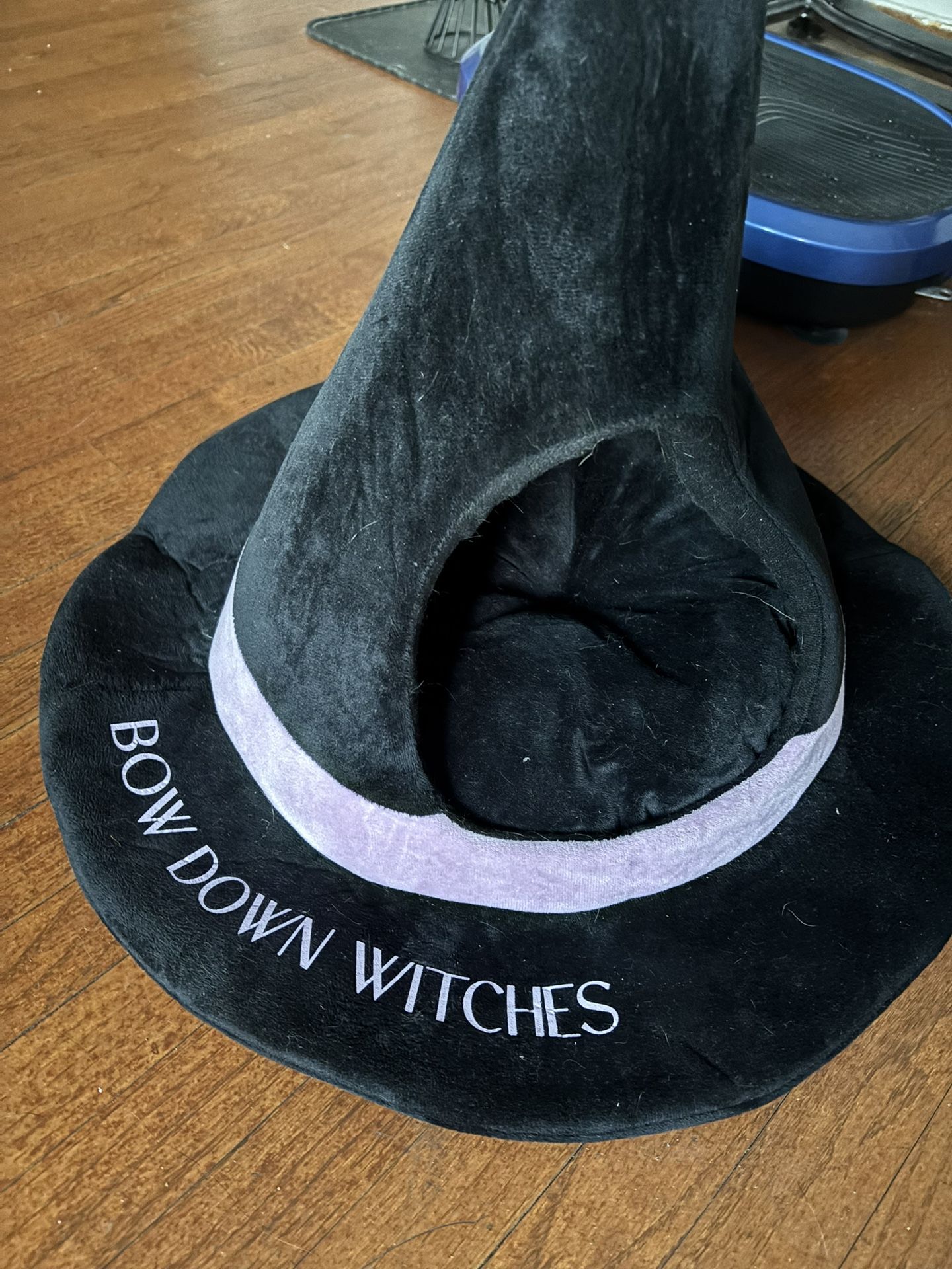 New CAT BED Witches Hat Medium Sized