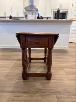 Drop leaf end table