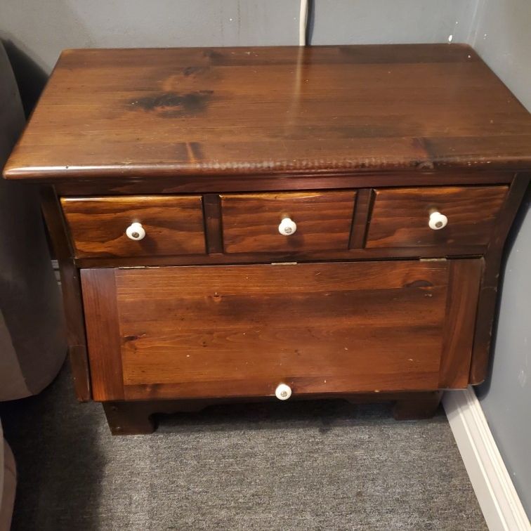 Nice Ethan Allen Bedside/End Table