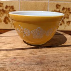 Vintage Pyrex Butterfly Gold Mixing Bowl 