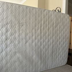 Design Within Reach ( Queen size)