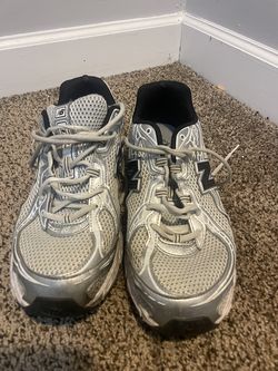 Men’s size 11 White/Silver New Balance 740