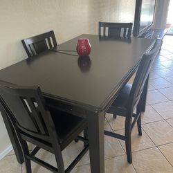 Kitchen/Dining Table 