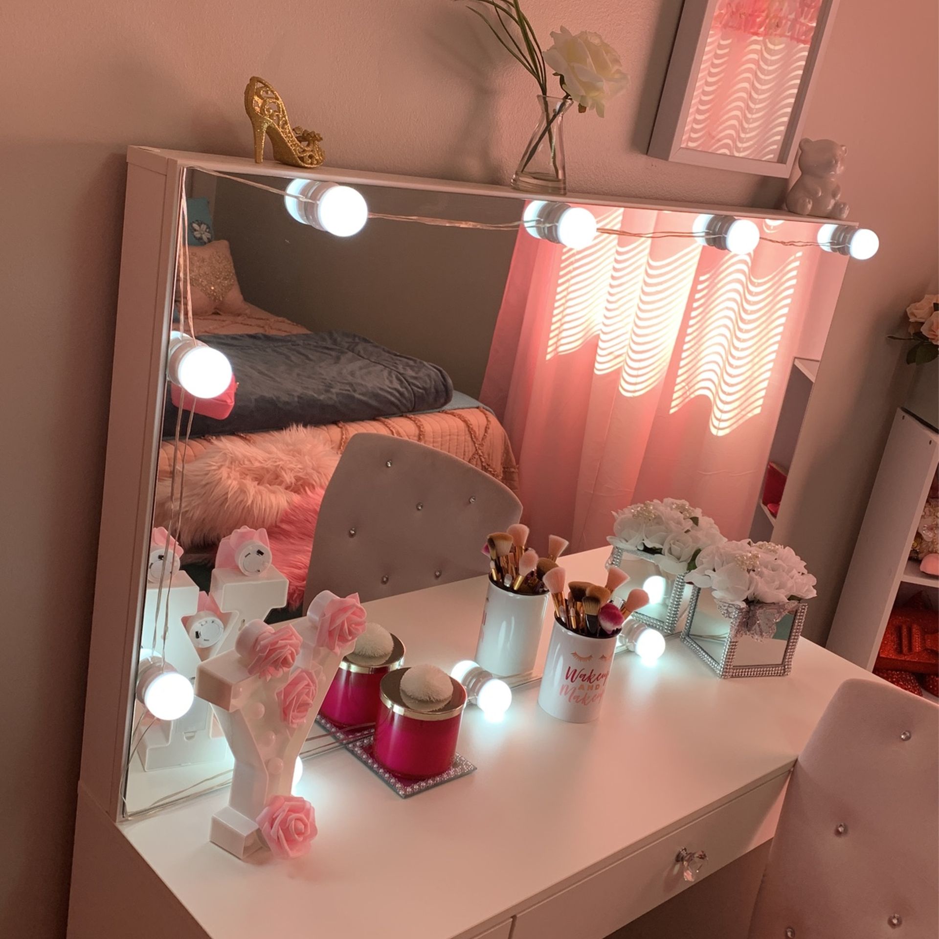 makeup table