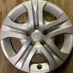 Toyota RAV4 Hubcap 2013 2014 2015 Silver good Condition