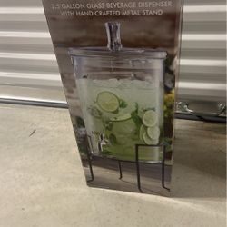 2.5 Gallon Beverage Dispenser