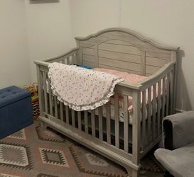 6 in one Crib (no mattress)