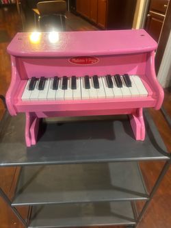 Doug & Melissa kids piano. Pink good condition