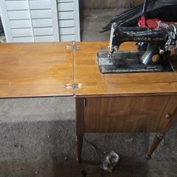 Singer 1946 Sewing Machine 