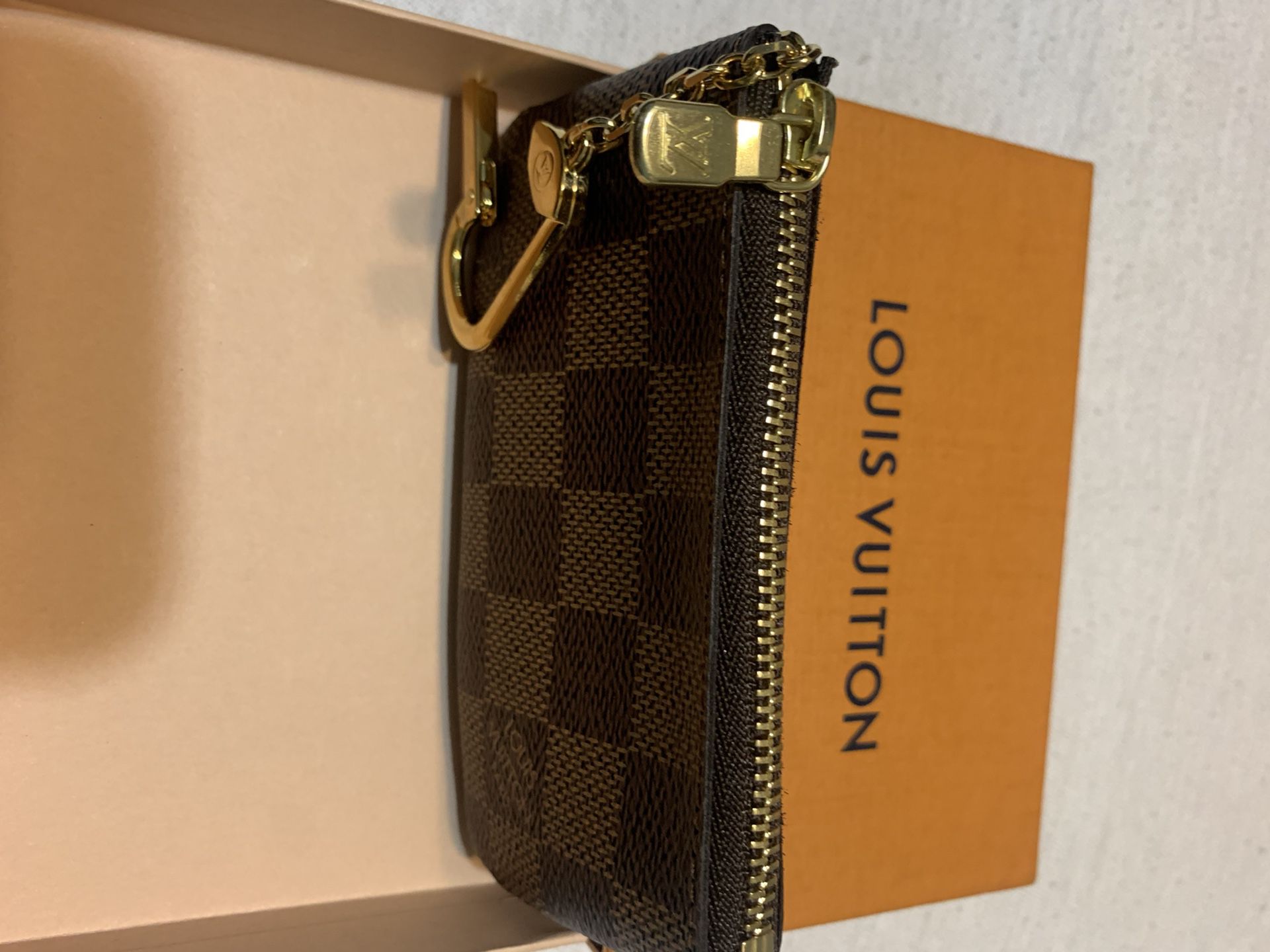 Louis Vuitton Onthego M45372 white bag 35x27x14cm for Sale in Laud By Sea,  FL - OfferUp