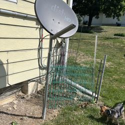 Pole Holding Cable Dish
