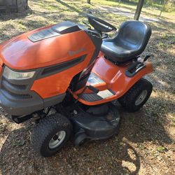 Husqvarna YTH20K46 PERFECT CONDITION 