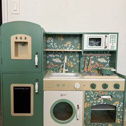 Kid Play kitchen