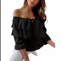 Off shoulder ruffle blouse in black