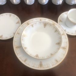 Noritake 6958 14 piece set. And serving set.