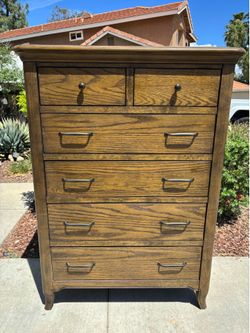 Solid Wood 6 Drawer Dresser Chest of Drawers Furniture Excellent Condition Originally $1,200