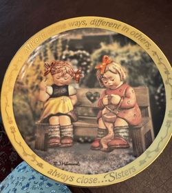 MI Hummel Sisters “Always Close” plate collection