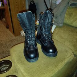 Size 5 And 1/2  Rocky  brand- Goretex with Vibram Soles .