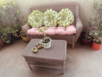 Sturdy Plastic Wicker (Plecker) 5-Piece Patio Set