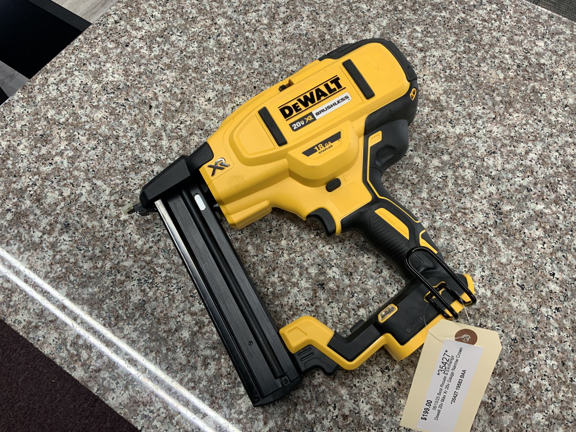 Dewalt 20v XR Brushless 18GA Narrow Crown Stapler