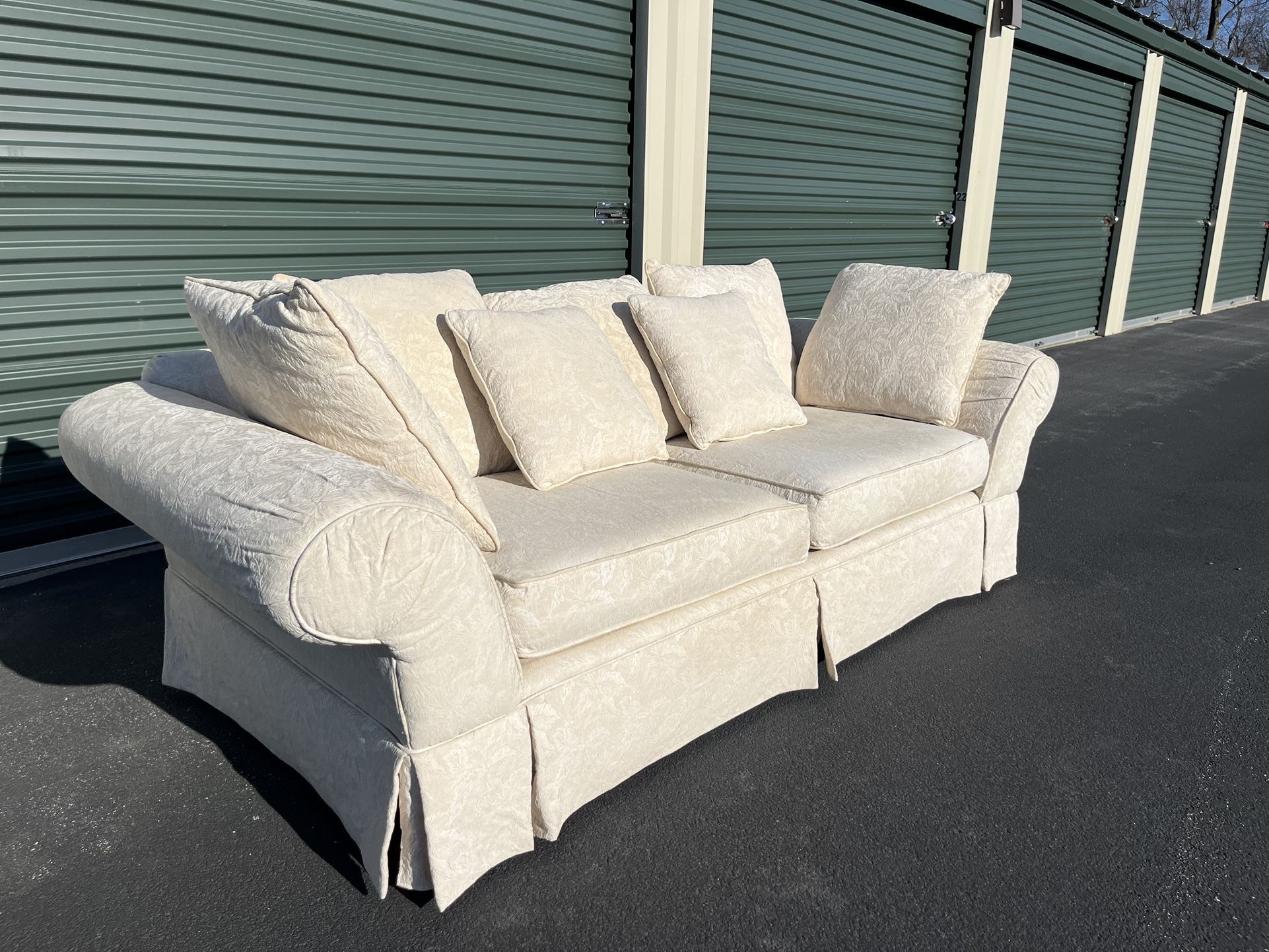 Hickory hill sofa