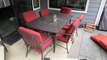 One table and 6 chairs