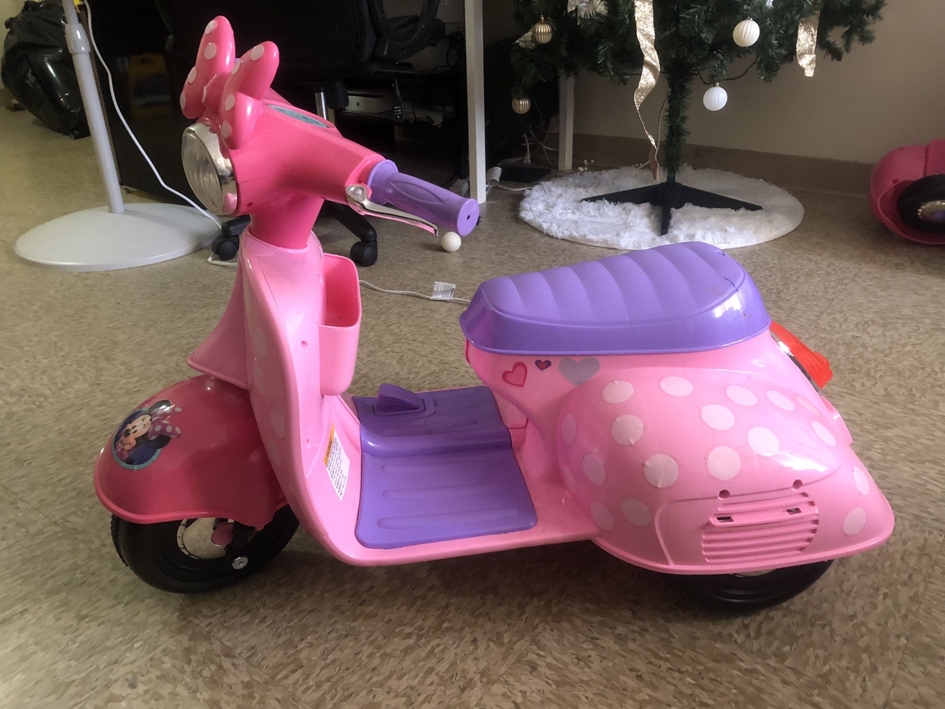 Minnie Mouse Happy Helper scooter 