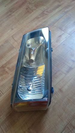 Headligths lado izkierdo original no roto ni rayado