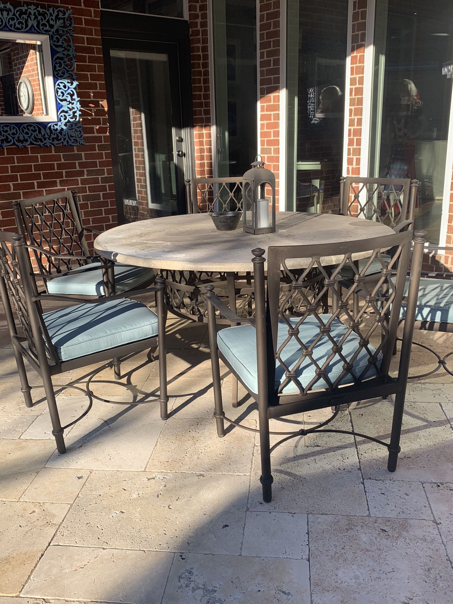 Excellent quality patio table and chairs