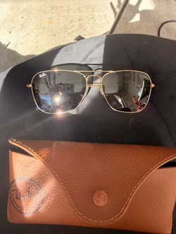 Brand new Ray-Ban Aviator Sunglasses – Gold Frame + Original Case