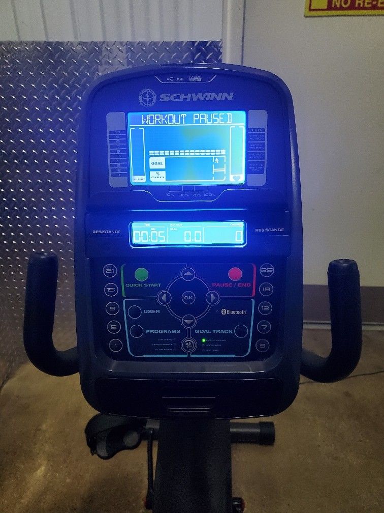 SCHWINN 270 RECUMBENT BIKE ( LIKE NEW & DELIVERY AVAILABLE TODAY)