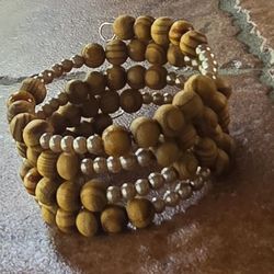 CYPRESS SANDELWOOD BEAD PEARLIZED  GLASS ACCENT 4 STRAND MEMORY BRACELET  