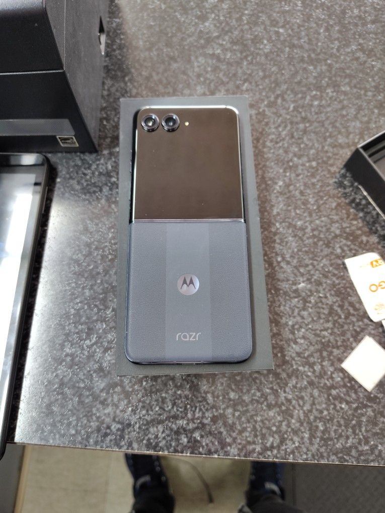 unlocked moto razr+ special edition