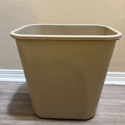 Rubbermaid Plastic Trash Can With No Lid 7 10x14.5x15”