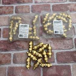 Lot Of 30 Brass Compression Union • Size: 5/8"