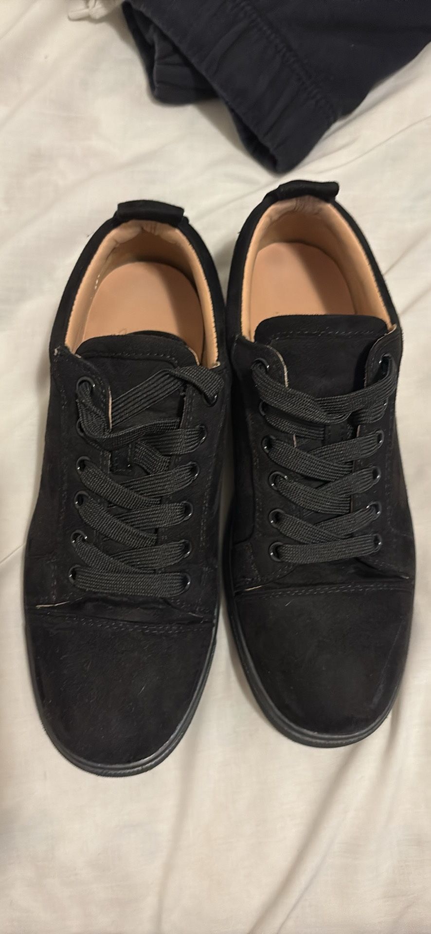 Red Bottoms Without Spikes