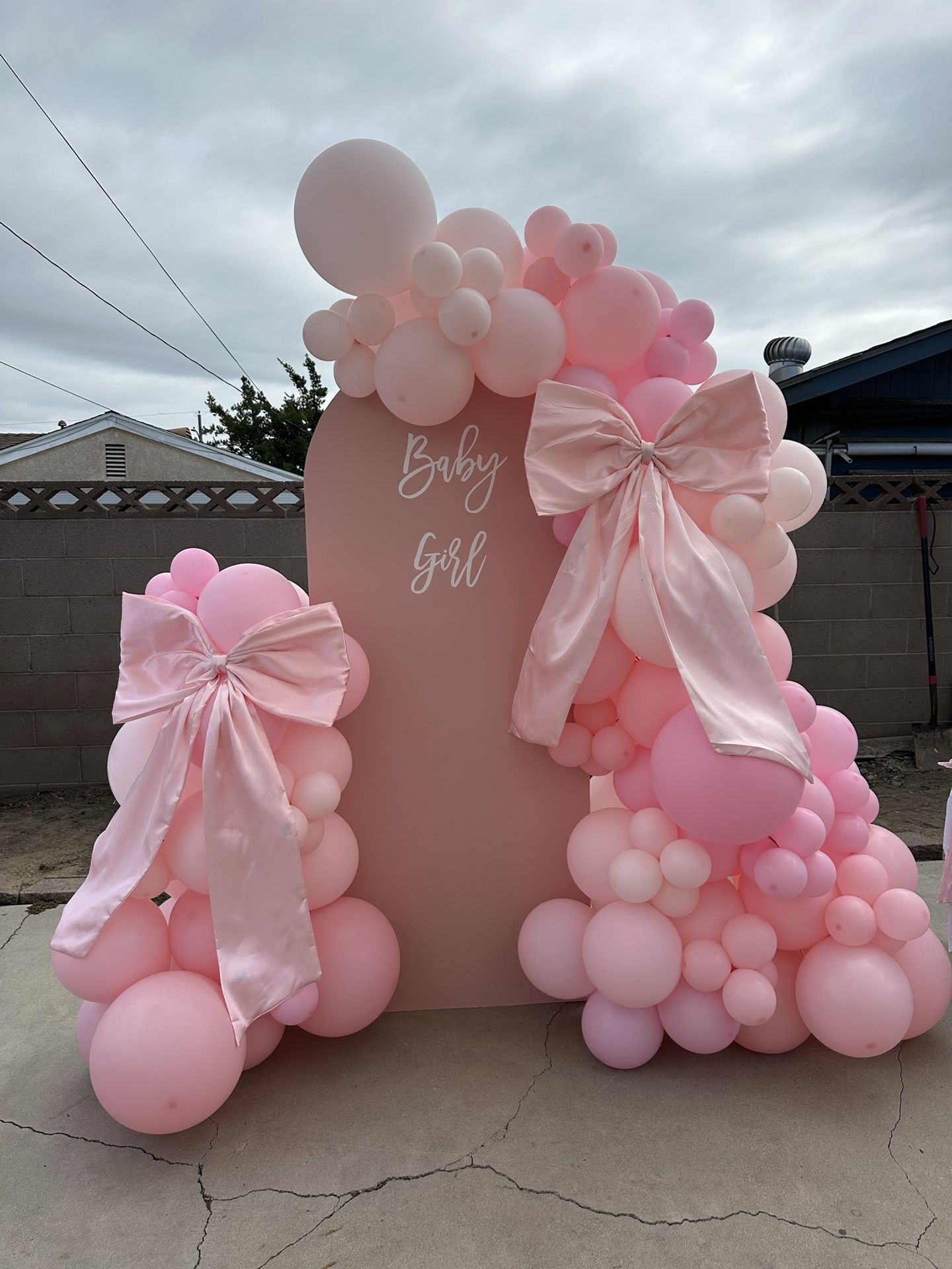 bows, balloon garland, baby shower, pink bow