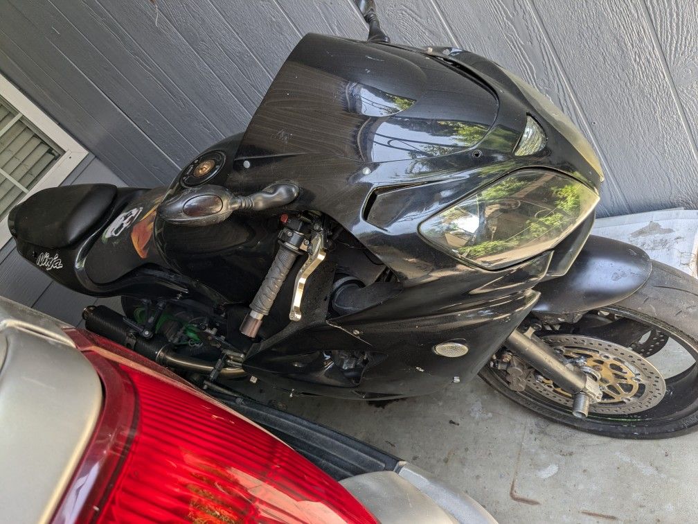 2002 Kawasaki. Ninja 900 Cc Runs