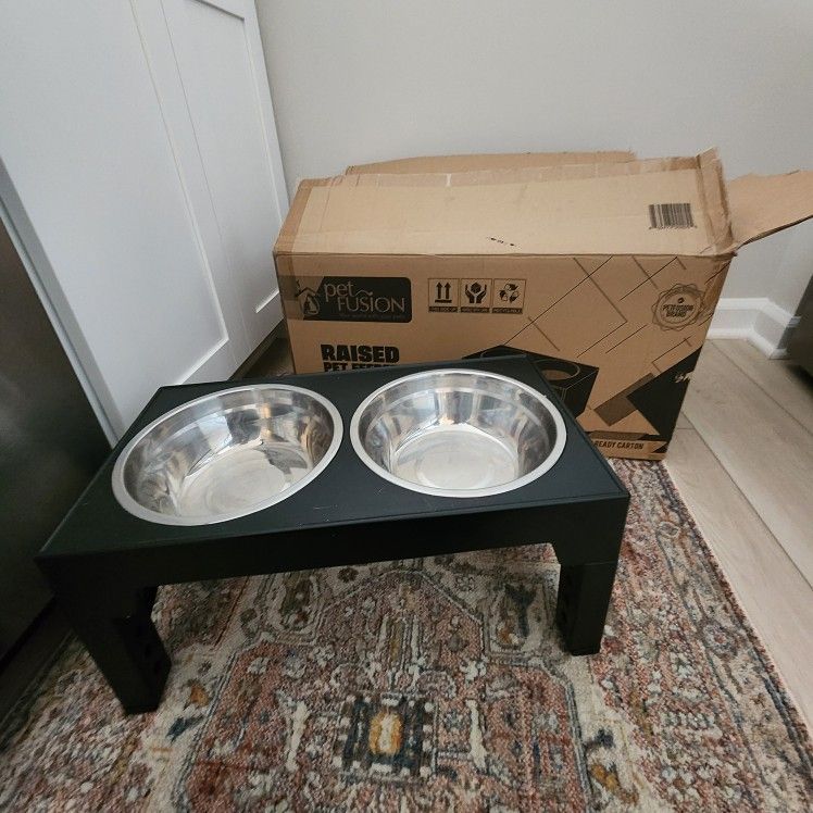 Raised Pet Feeder