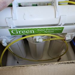 Green 5 stage R/O system with reservoir tank