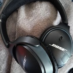 Noise Cancelling Bose Headphones 